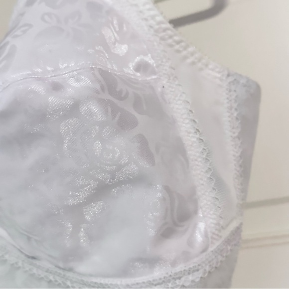 Playtex Floral Print 38C White Bra Wireless Back Closure Style 4693 - Picture 7 of 10